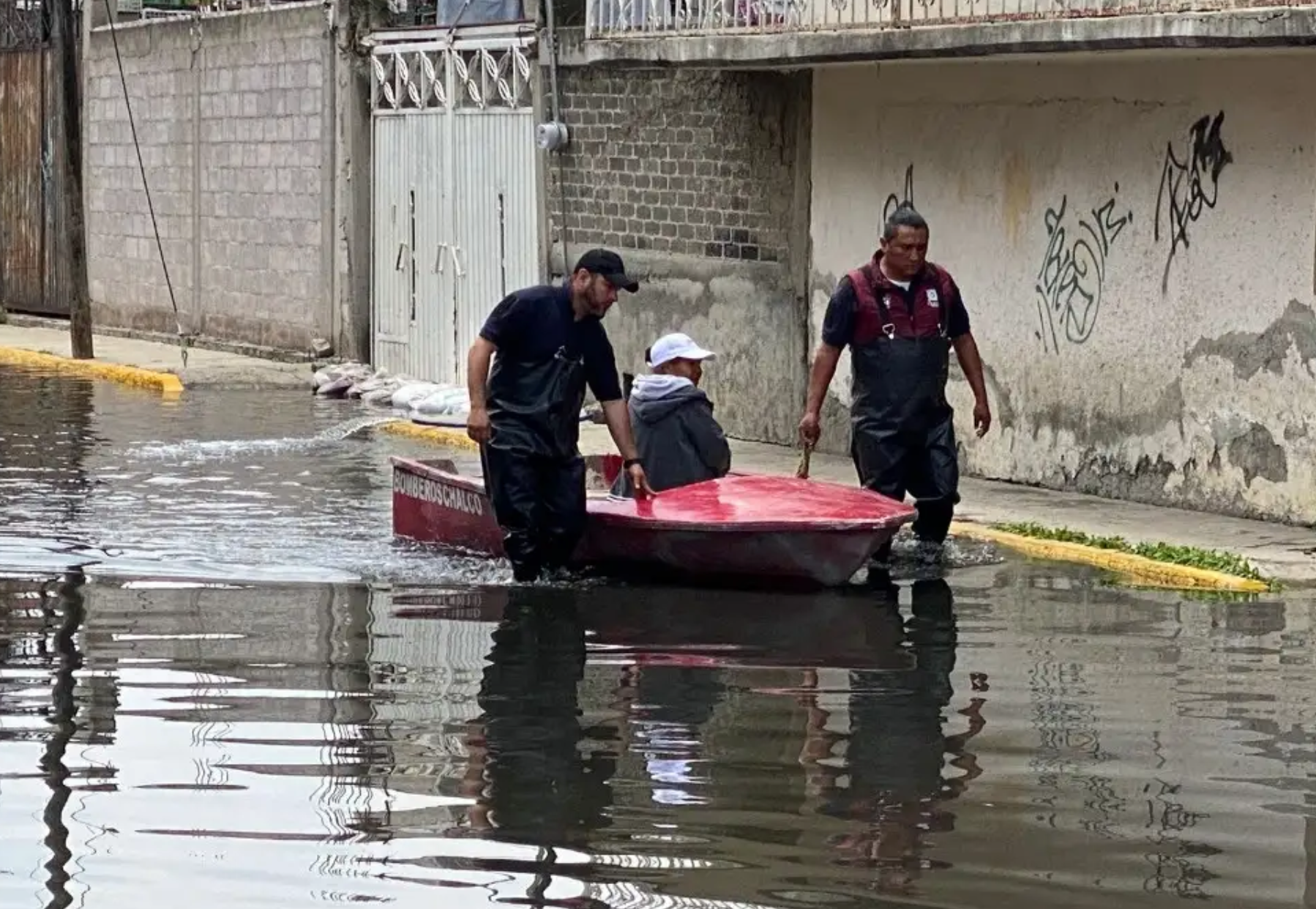 Inundaciones en Chalco por tapón de basura y aguaceros